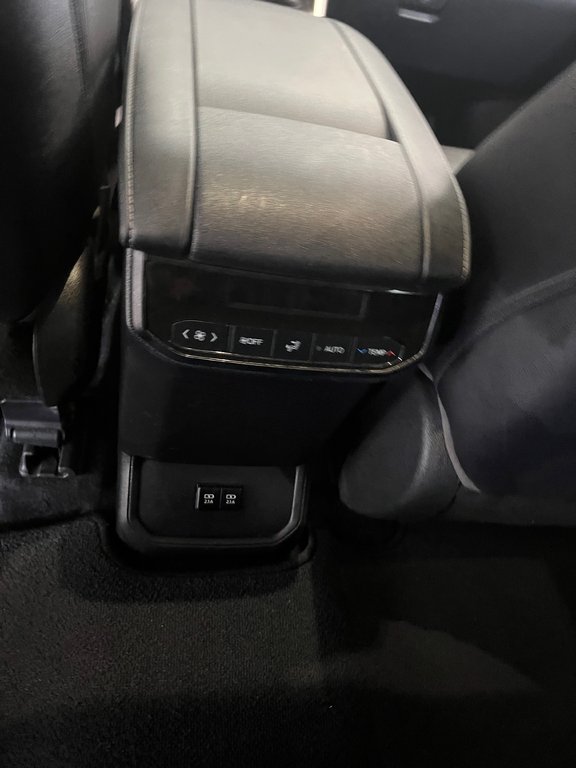 2020 Toyota Highlander XLE in Amos, Quebec - 8 - w1024h768px