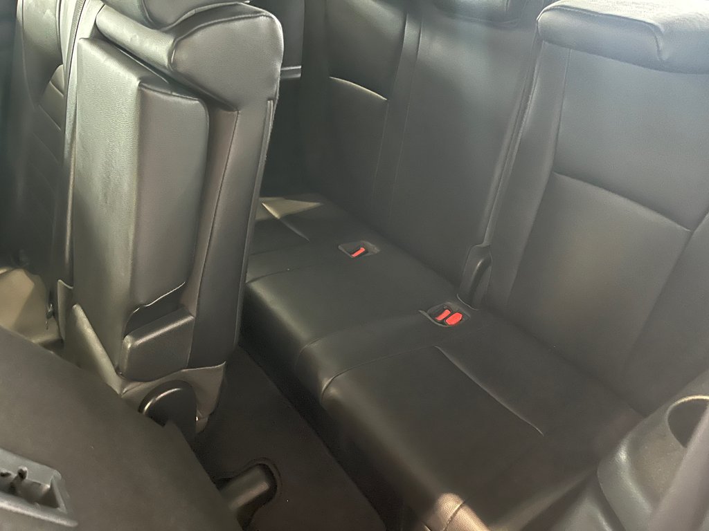 2020 Toyota Highlander XLE in Amos, Quebec - 7 - w1024h768px