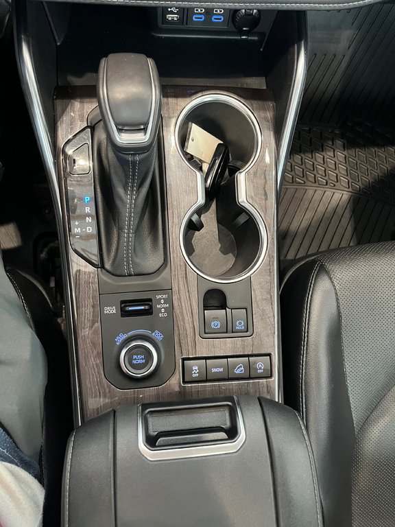 2022 Toyota Highlander Limited in Amos, Quebec - 12 - w1024h768px