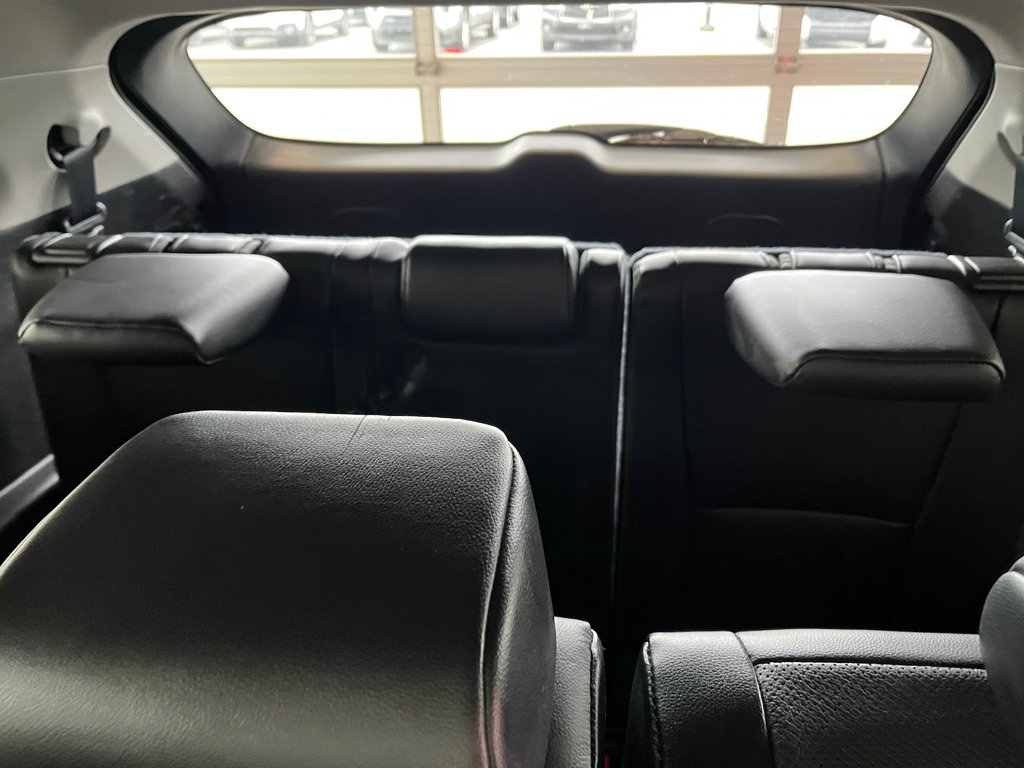 2022 Toyota Highlander Limited in Amos, Quebec - 14 - w1024h768px