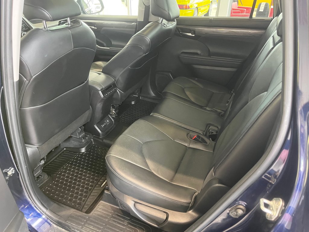 2022 Toyota Highlander Limited in Amos, Quebec - 7 - w1024h768px