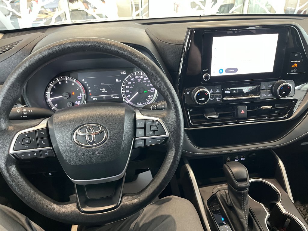 Toyota Highlander LE 2023 à Amos, Québec - 16 - w1024h768px