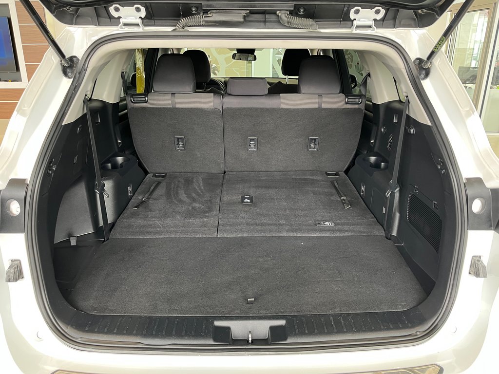 Toyota Highlander LE 2023 à Amos, Québec - 10 - w1024h768px