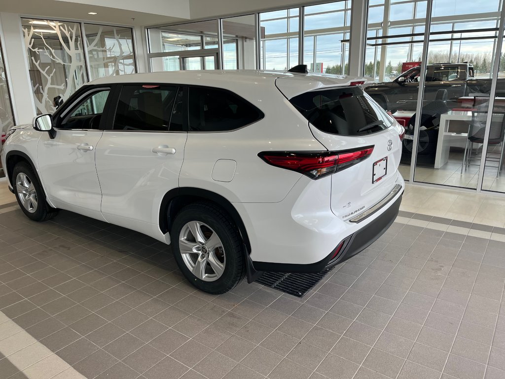 Toyota Highlander LE 2023 à Amos, Québec - 8 - w1024h768px