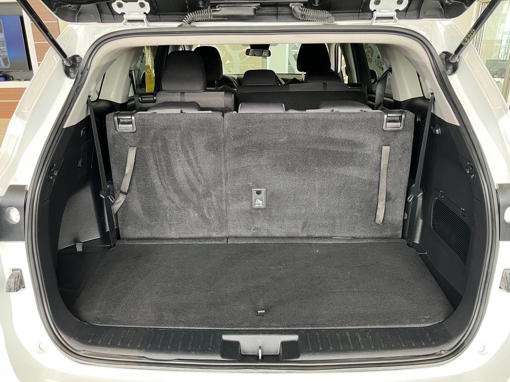 Toyota Highlander LE 2023 à Amos, Québec - 12 - w1024h768px