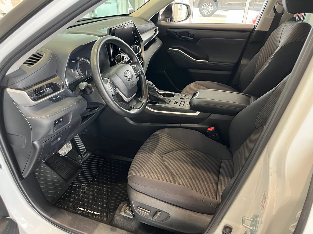 Toyota Highlander LE 2023 à Amos, Québec - 14 - w1024h768px