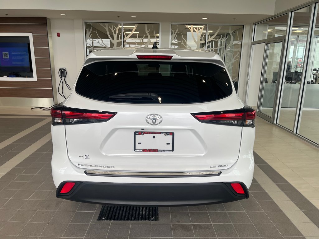 Toyota Highlander LE 2023 à Amos, Québec - 9 - w1024h768px