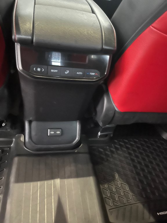 2023 Toyota Highlander Xse in Amos, Quebec - 13 - w1024h768px