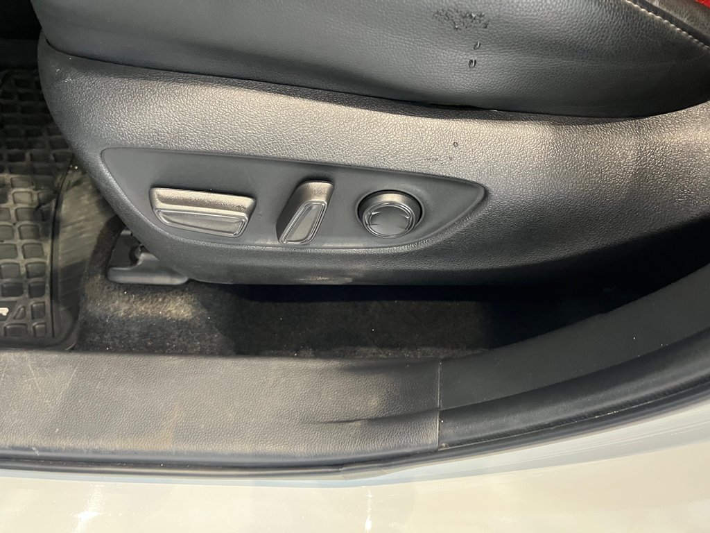 2023 Toyota Highlander Xse in Amos, Quebec - 14 - w1024h768px