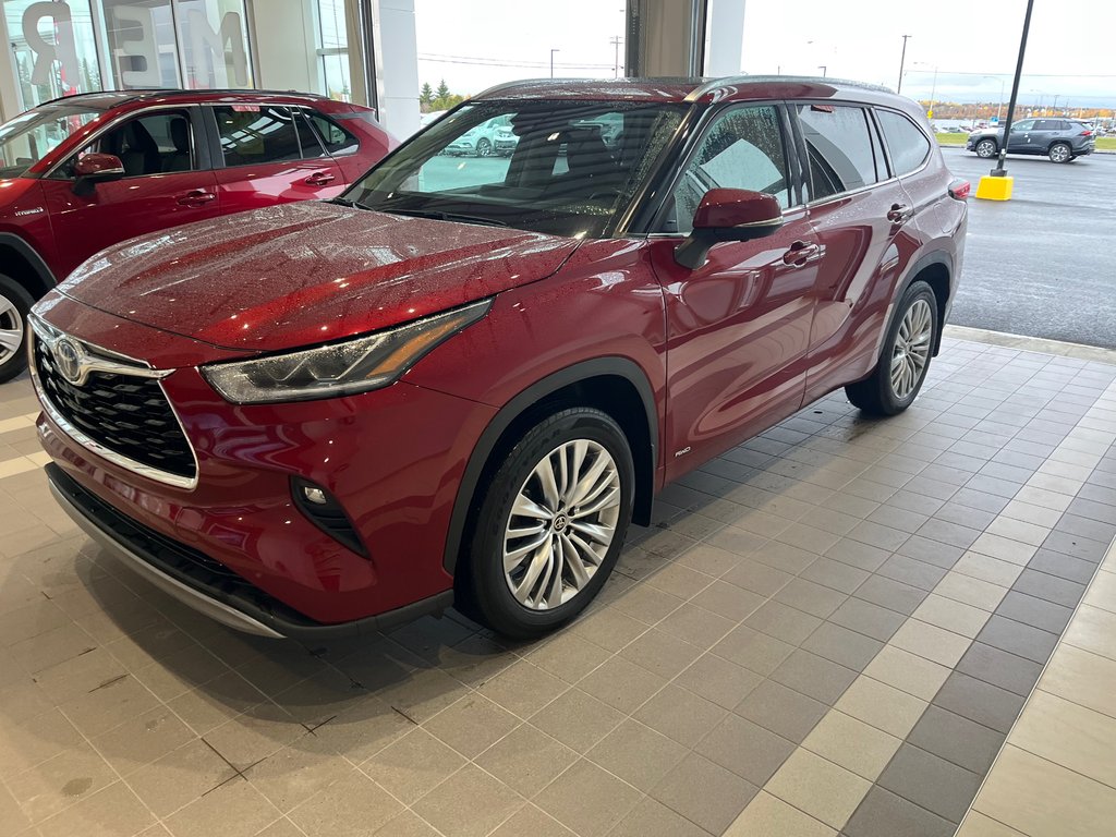 Toyota Highlander Hybrid Limited PLATINUM 2023 à Amos, Québec - 7 - w1024h768px