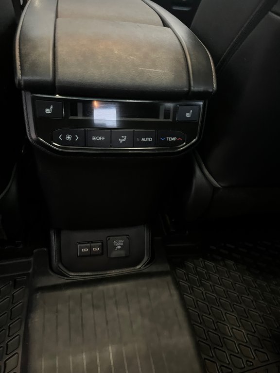 Toyota Highlander Hybrid Limited PLATINUM 2023 à Amos, Québec - 24 - w1024h768px