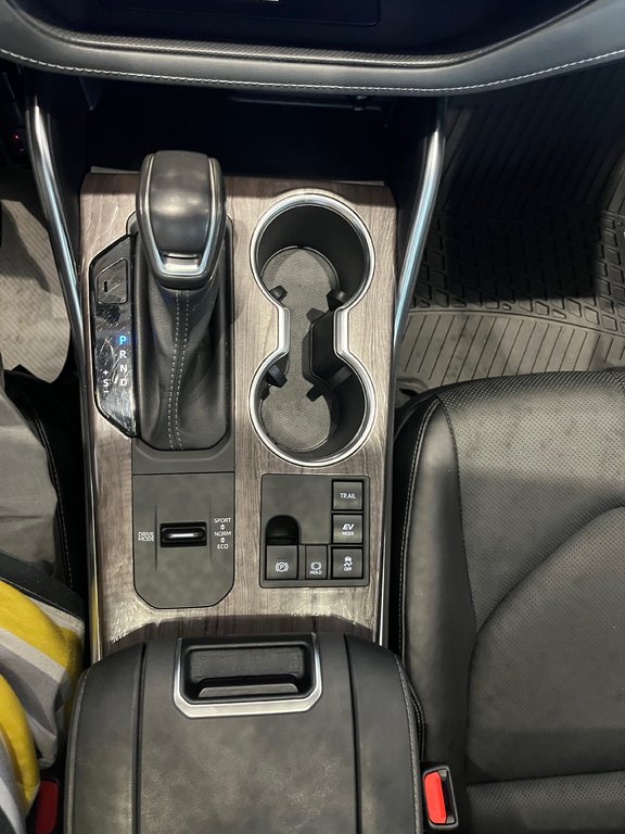 Toyota Highlander Hybrid Limited PLATINUM 2023 à Amos, Québec - 22 - w1024h768px