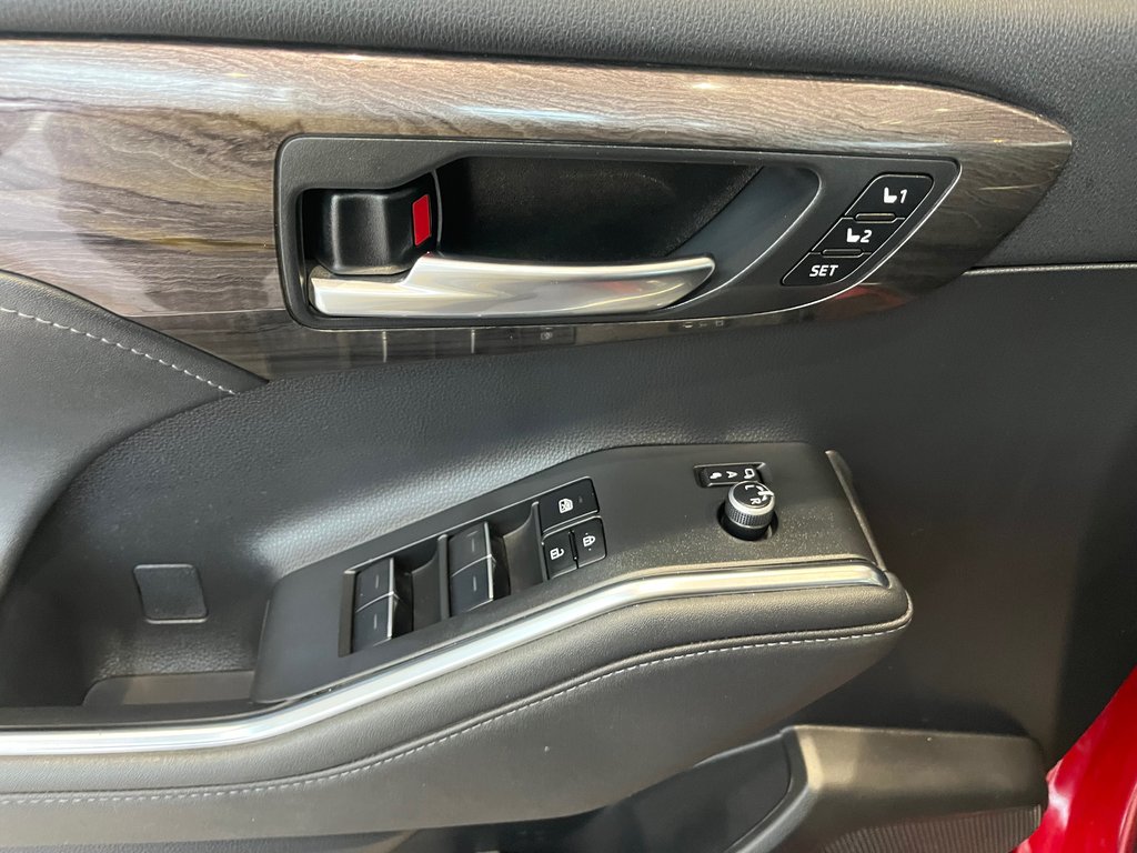 Toyota Highlander Hybrid Limited PLATINUM 2023 à Amos, Québec - 15 - w1024h768px