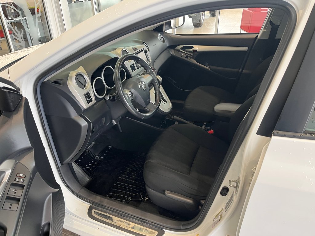2013 Toyota Matrix SE AWD in Amos, Quebec - 11 - w1024h768px
