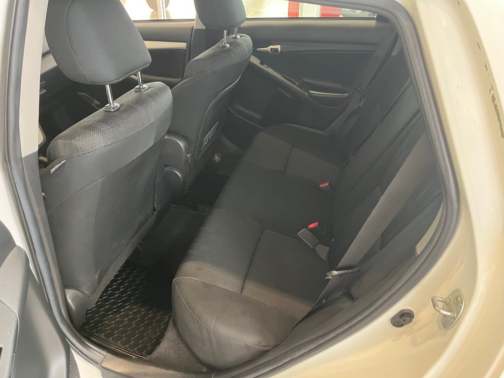 2013 Toyota Matrix SE AWD in Amos, Quebec - 10 - w1024h768px