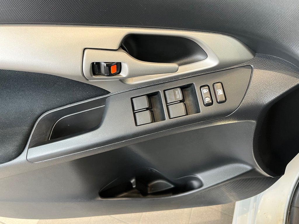 2013 Toyota Matrix SE AWD in Amos, Quebec - 12 - w1024h768px