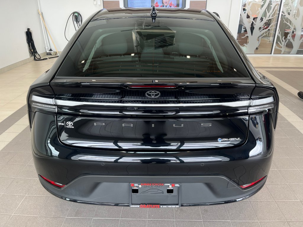 2025 Toyota Prius Plug-In Hybrid SE in Amos, Quebec - 6 - w1024h768px