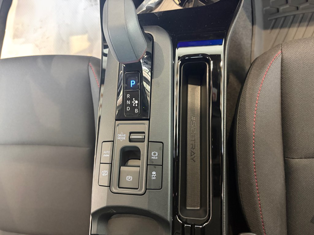 Toyota Prius Plug-in Hybrid SE 2026 à Amos, Québec - 12 - w1024h768px