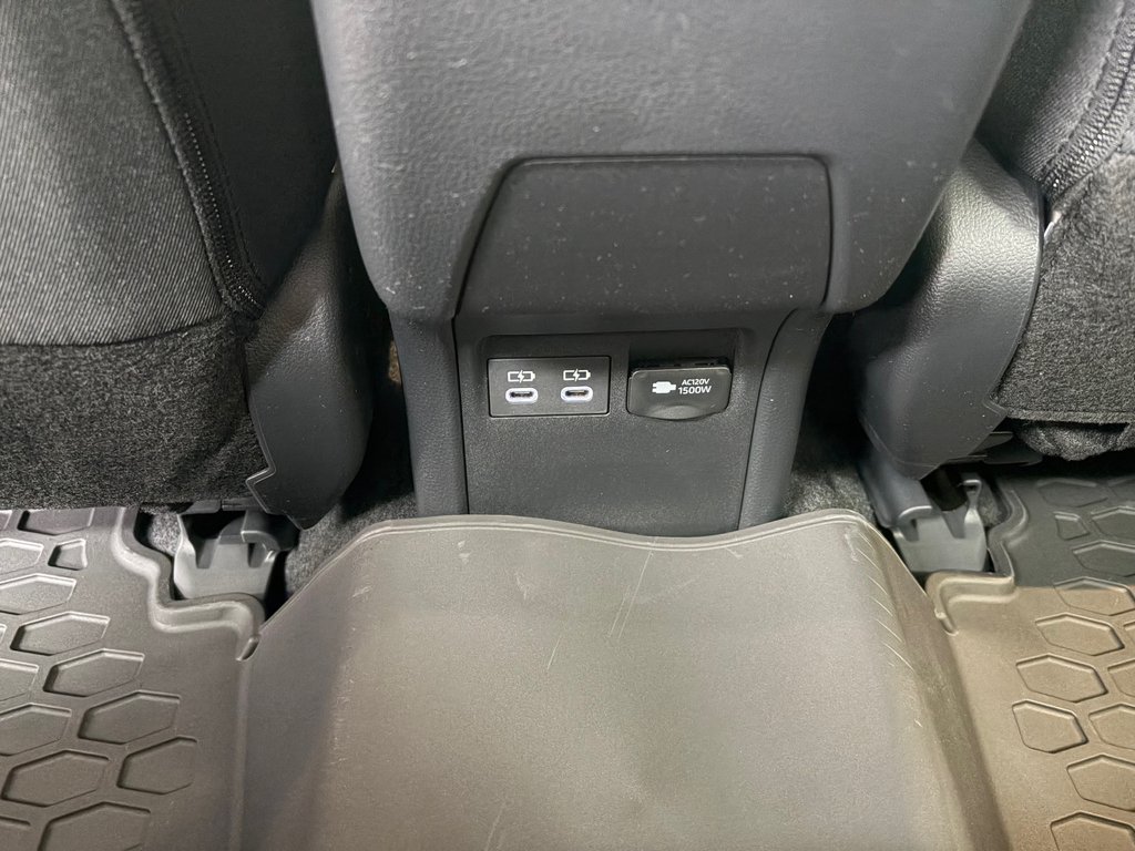 Toyota Prius Plug-in Hybrid SE 2026 à Amos, Québec - 8 - w1024h768px
