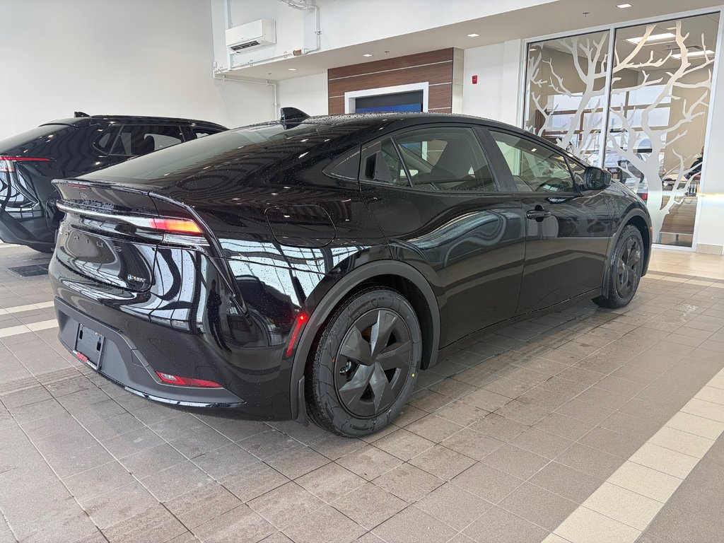 Toyota Prius Plug-in Hybrid SE 2026 à Amos, Québec - 3 - w1024h768px