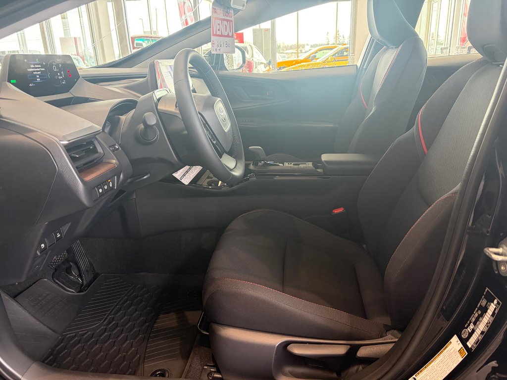 Toyota Prius Plug-in Hybrid SE 2026 à Amos, Québec - 6 - w1024h768px