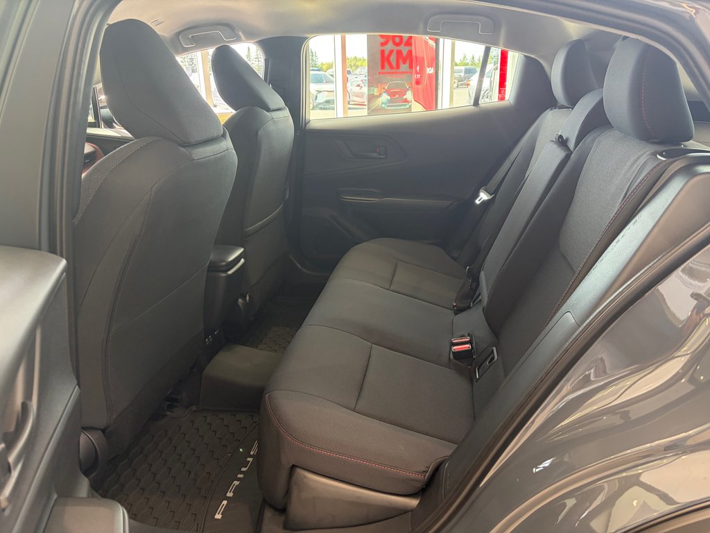 Toyota Prius Plug-in Hybrid SE 2027 à Amos, Québec - 8 - w1024h768px