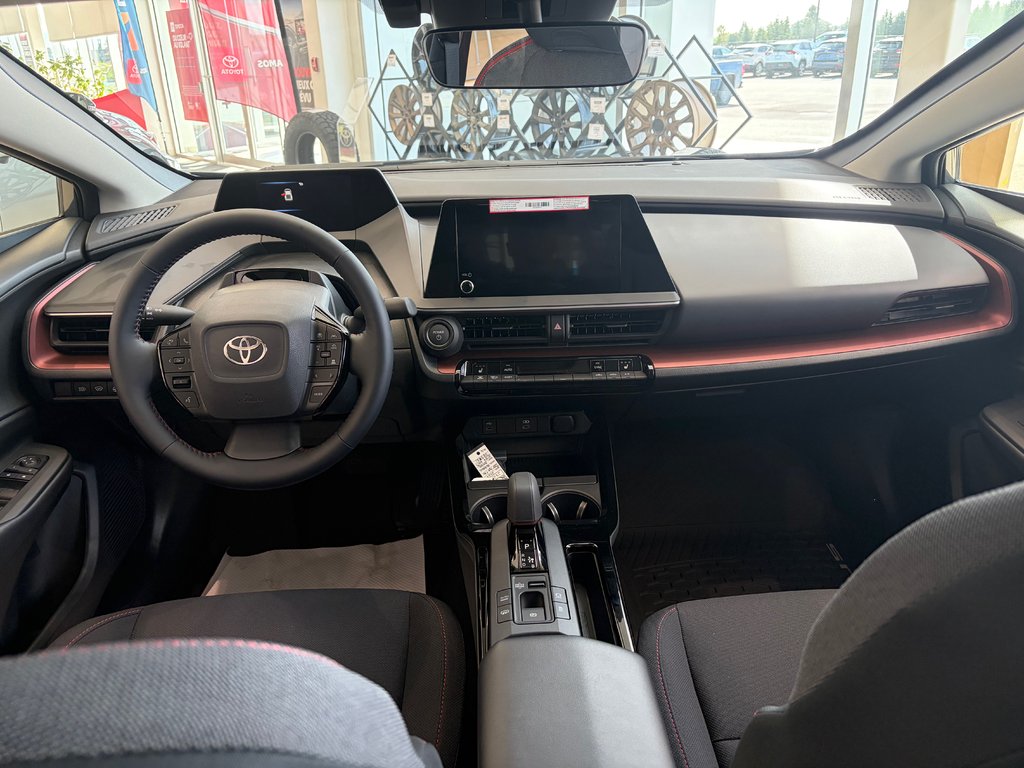 Toyota Prius Plug-in Hybrid SE 2027 à Amos, Québec - 9 - w1024h768px