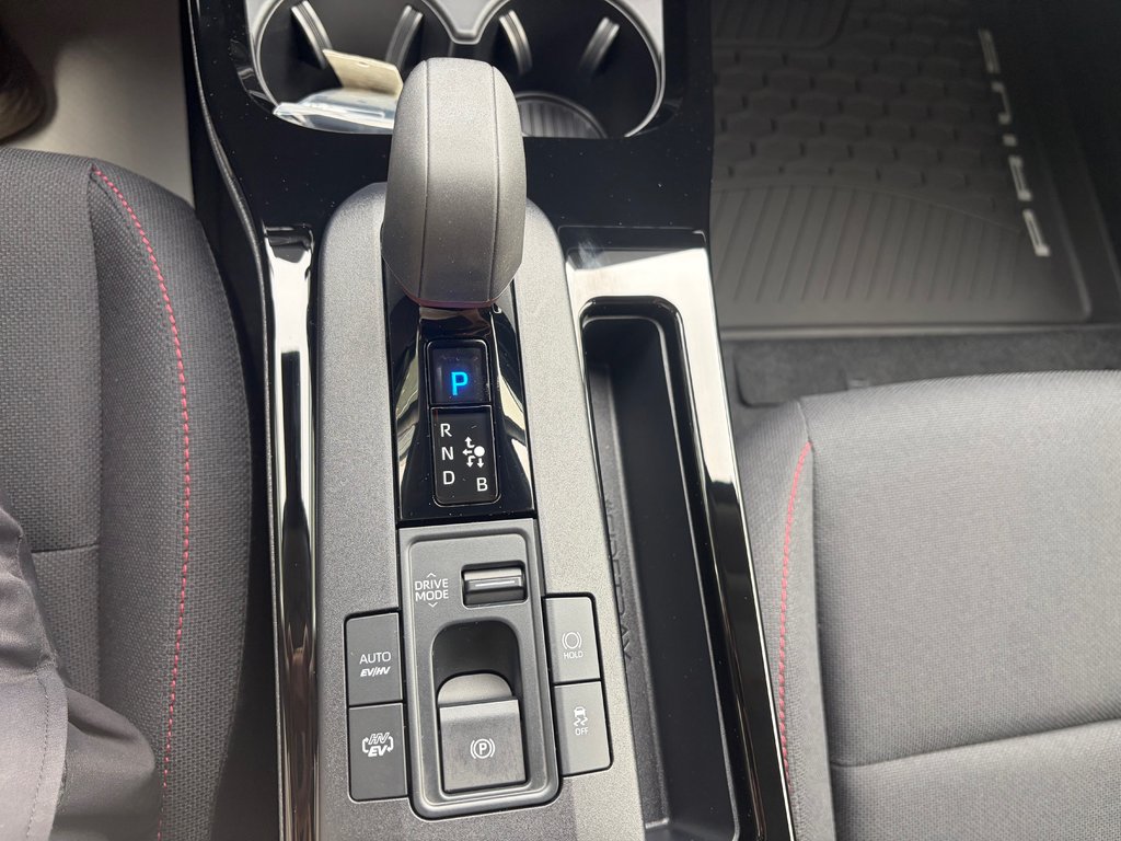 2027 Toyota Prius Plug-in Hybrid SE in Amos, Quebec - 18 - w1024h768px