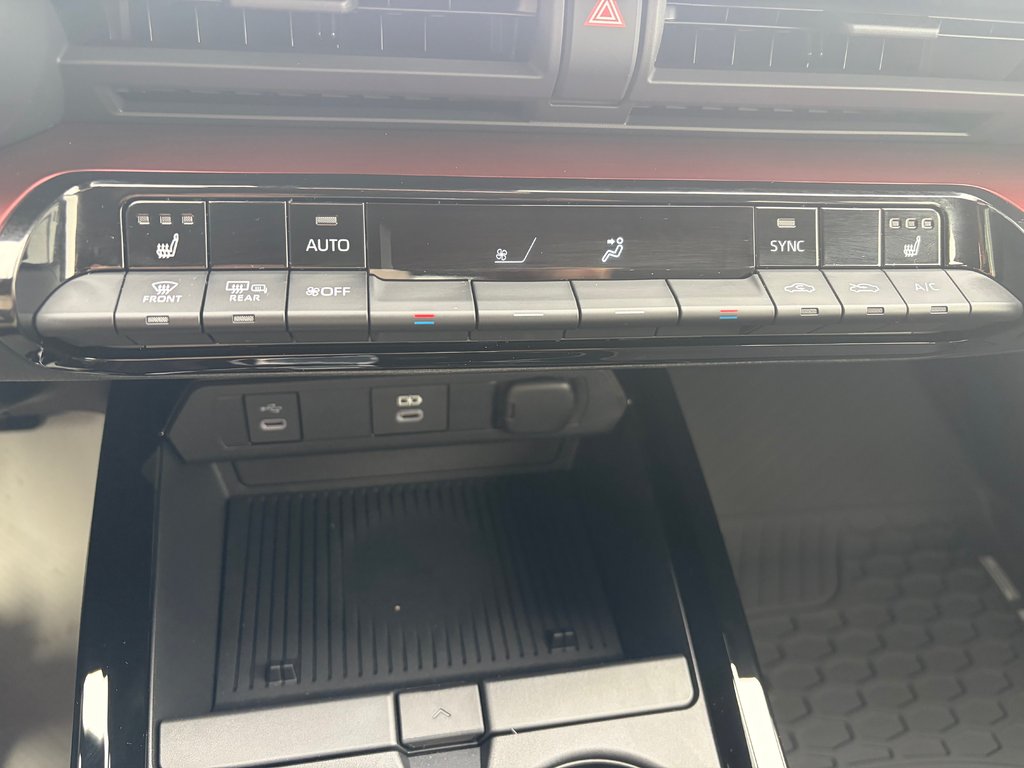2027 Toyota Prius Plug-in Hybrid SE in Amos, Quebec - 16 - w1024h768px