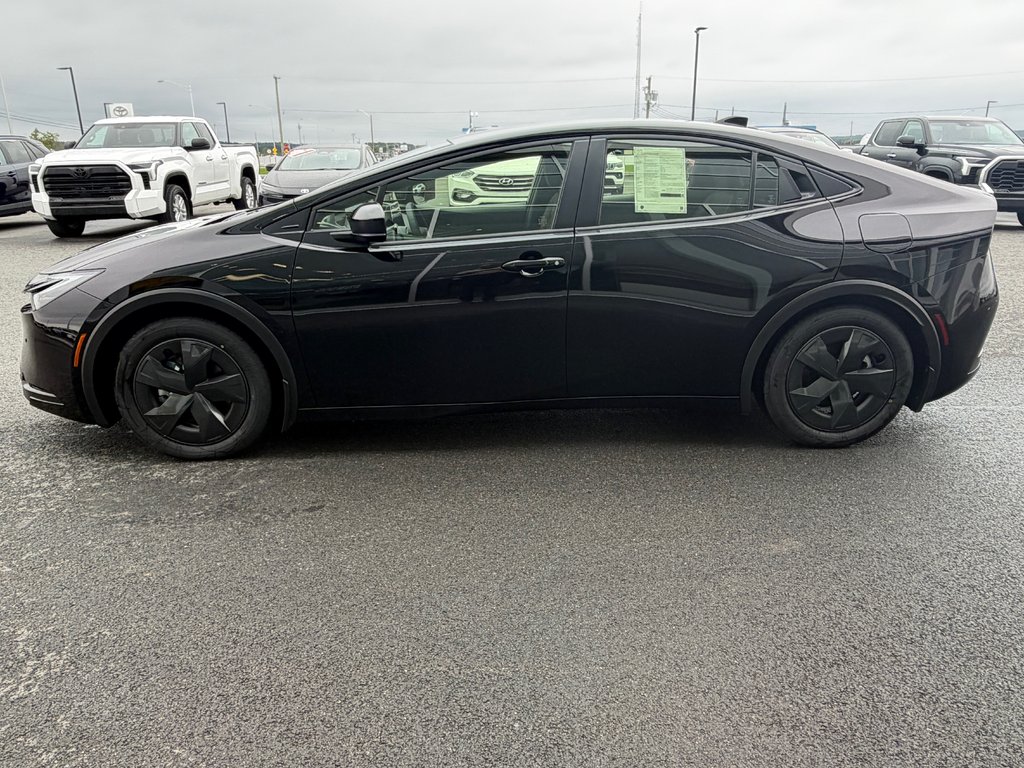 2027 Toyota Prius Plug-in Hybrid SE in Amos, Quebec - 2 - w1024h768px
