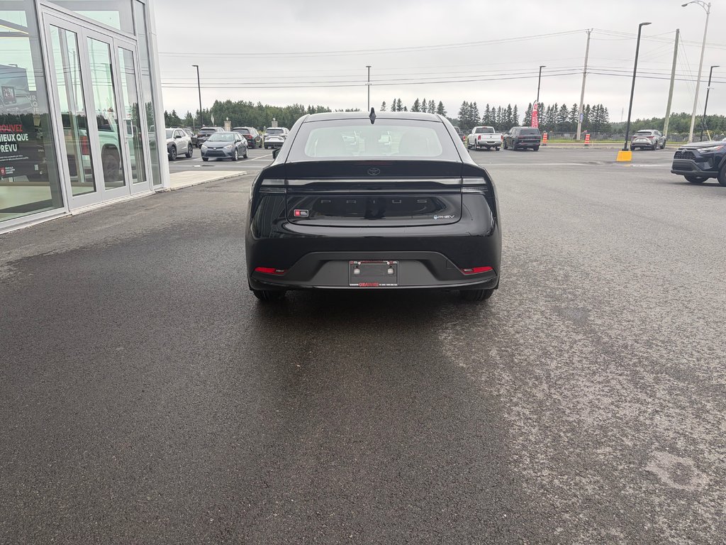 2027 Toyota Prius Plug-in Hybrid SE in Amos, Quebec - 4 - w1024h768px