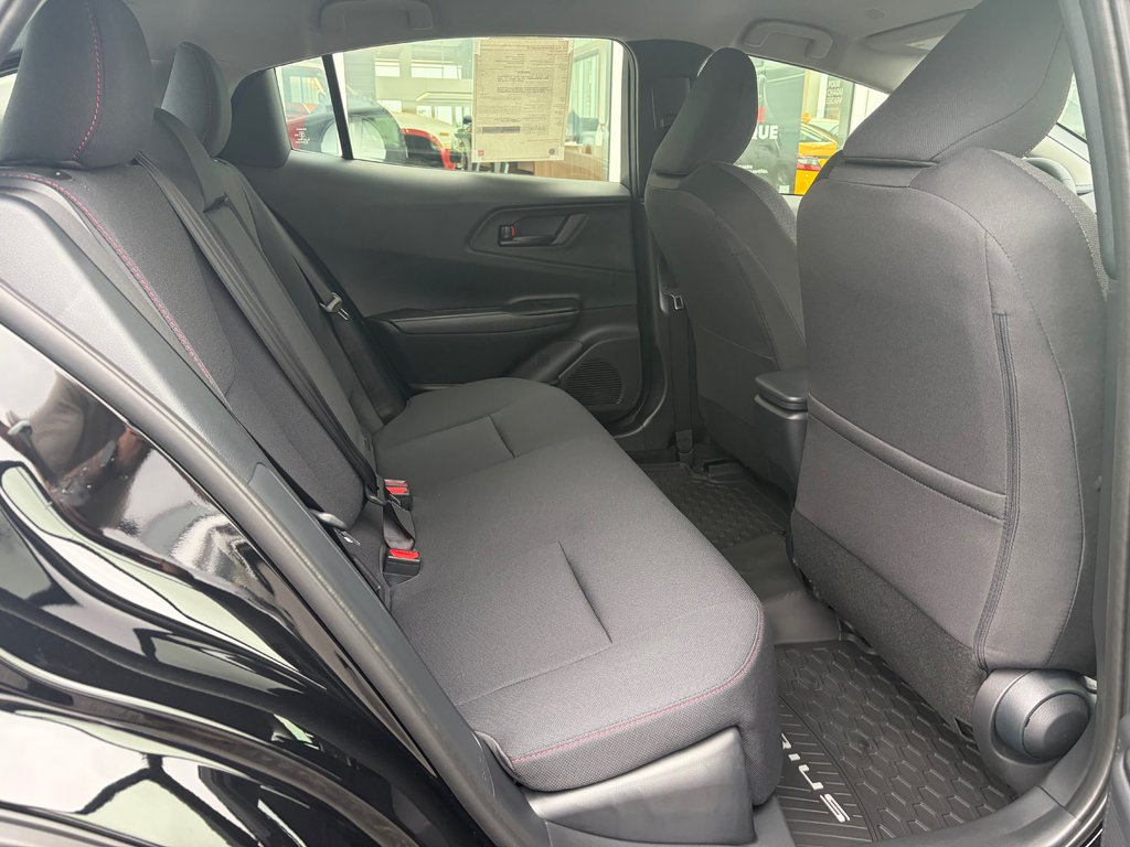 2027 Toyota Prius Plug-in Hybrid SE in Amos, Quebec - 9 - w1024h768px