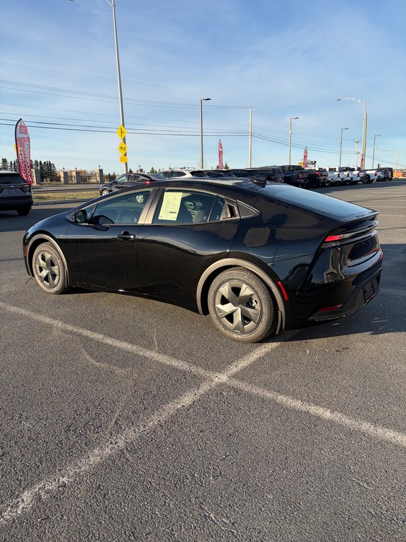 Toyota Prius Plug-in Hybrid SE 2027 à Amos, Québec - 2 - w1024h768px