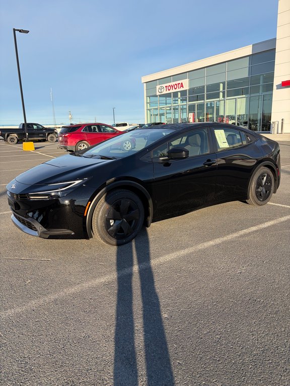 Toyota Prius Plug-in Hybrid SE 2027 à Amos, Québec - 1 - w1024h768px