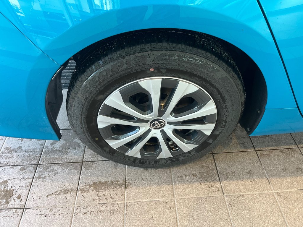 Toyota Prius Prime LE 2021 à Amos, Québec - 3 - w1024h768px