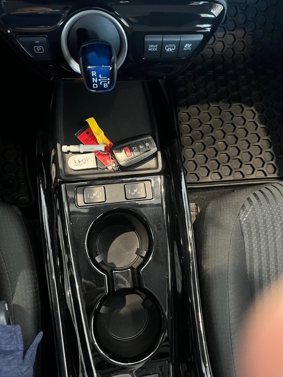 Toyota Prius Prime LE 2021 à Amos, Québec - 16 - w1024h768px