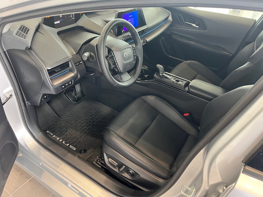 Toyota Prius XLE AWD 2023 à Amos, Québec - 13 - w1024h768px