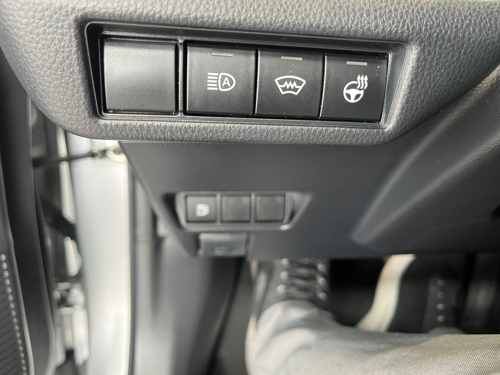 Toyota Prius XLE AWD 2023 à Amos, Québec - 19 - w1024h768px