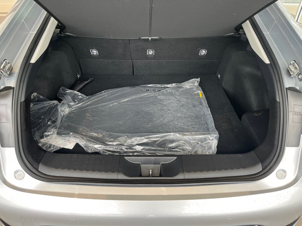 Toyota Prius XLE AWD 2023 à Amos, Québec - 10 - w1024h768px
