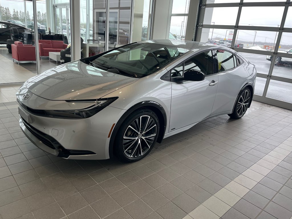 Toyota Prius XLE AWD 2023 à Amos, Québec - 6 - w1024h768px