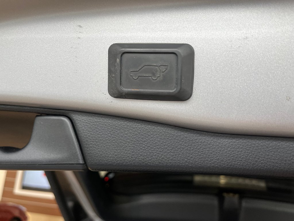 Toyota RAV4 Prime XSE 2023 à Amos, Québec - 10 - w1024h768px