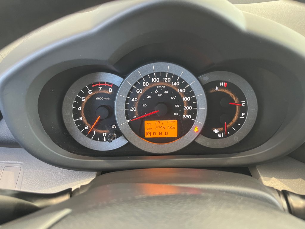 2012 Toyota RAV4 Base in Amos, Quebec - 11 - w1024h768px
