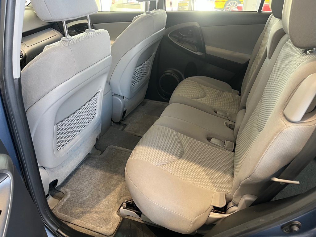 2012 Toyota RAV4 Base in Amos, Quebec - 9 - w1024h768px