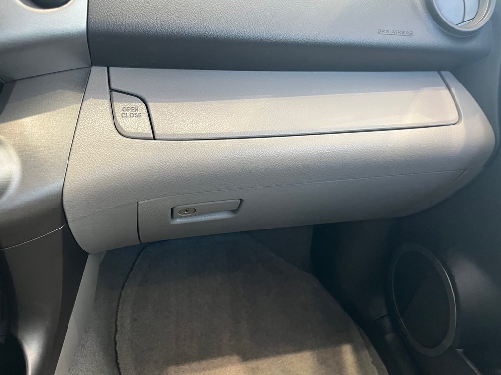 2012 Toyota RAV4 Base in Amos, Quebec - 15 - w1024h768px