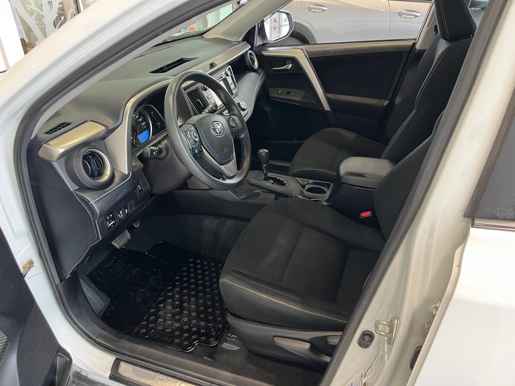 Toyota RAV4 XLE 2014 à Amos, Québec - 11 - w1024h768px