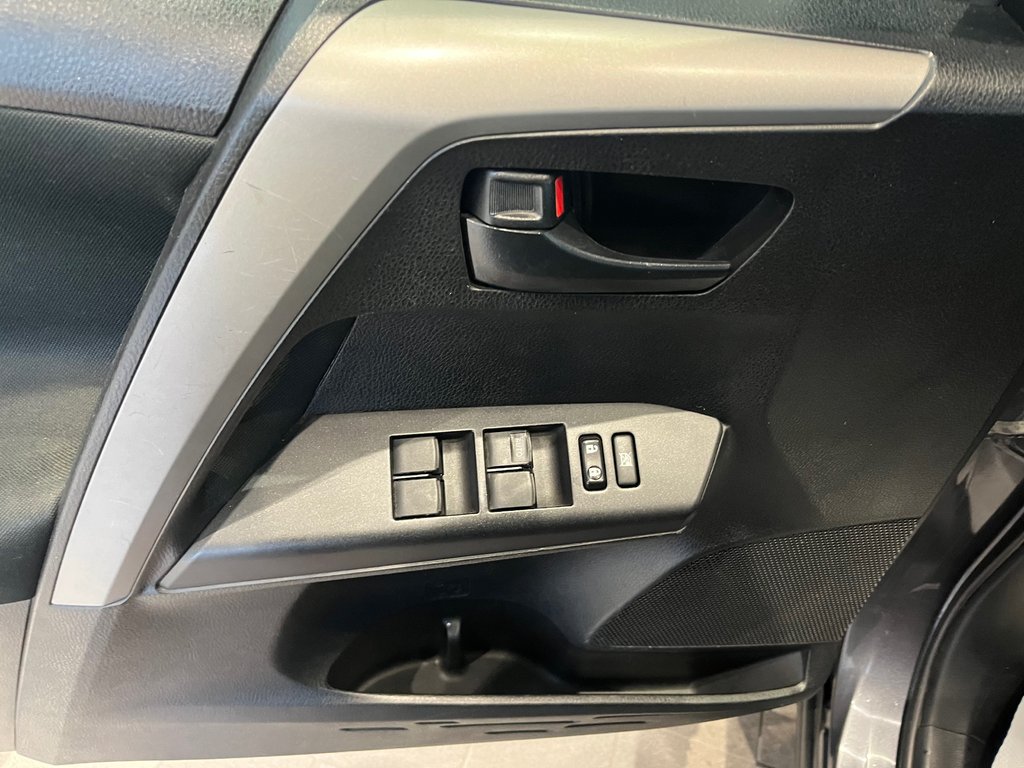 Toyota RAV4 LE 2016 à Amos, Québec - 11 - w1024h768px