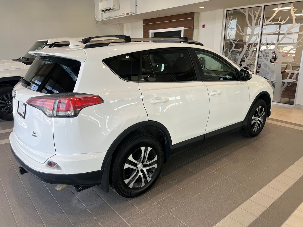 Toyota RAV4 LE 2017 à Amos, Québec - 3 - w1024h768px