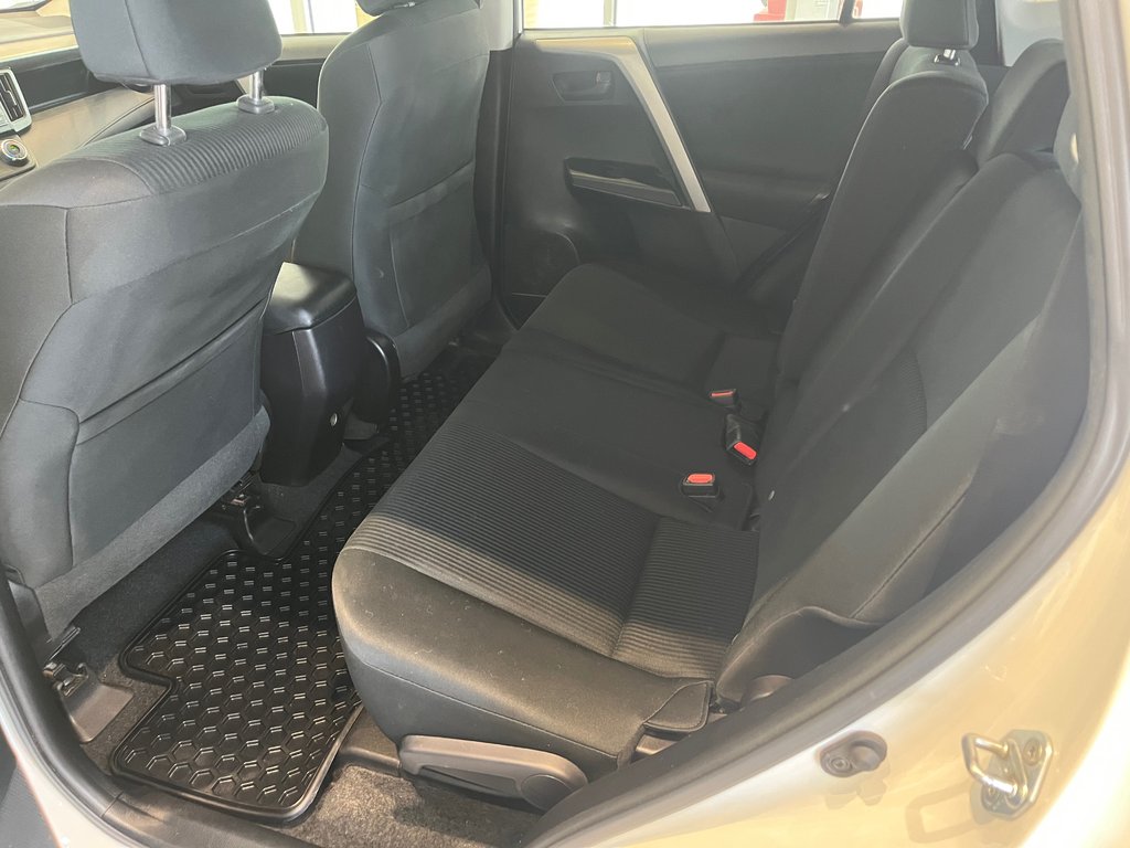 Toyota RAV4 LE 2017 à Amos, Québec - 11 - w1024h768px