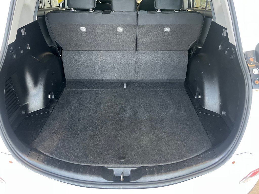 Toyota RAV4 LE 2017 à Amos, Québec - 9 - w1024h768px