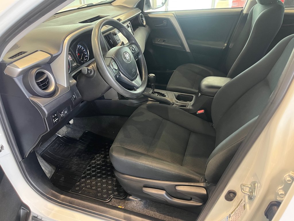 Toyota RAV4 LE 2017 à Amos, Québec - 12 - w1024h768px